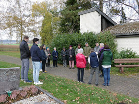 Segnung der Gräber auf dem Friedhof in Riede (Foto: Karl-Franz Thiede)